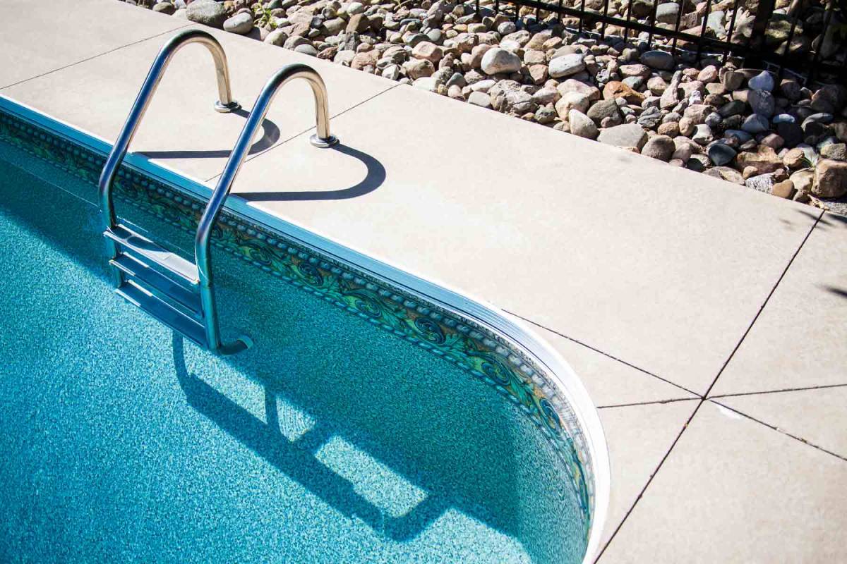 Pebble vs Quartz Pool Finish: Which One Is Right for Your Pool